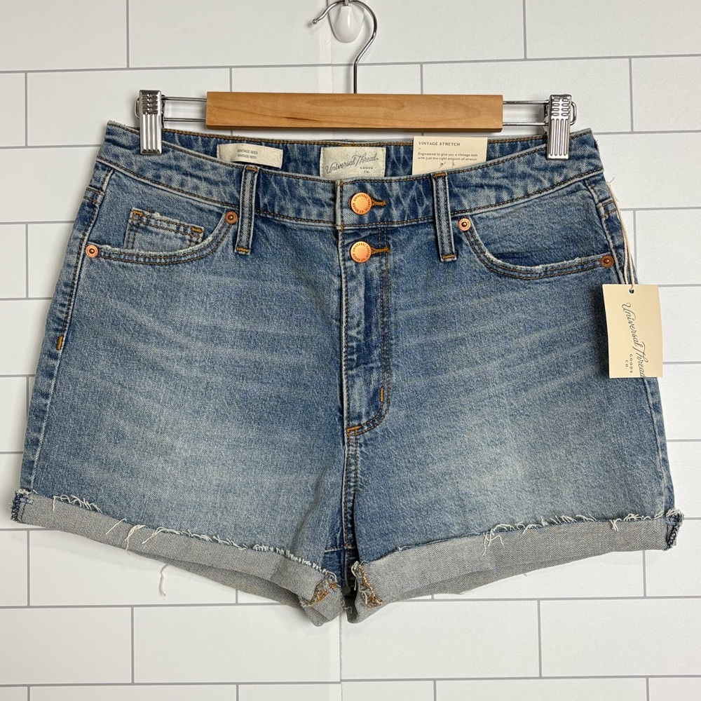 NWT Universal Thread Vintage Midi Stretch Jean Shorts Size 8/29 R Frayed Hems